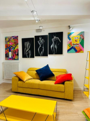 POP appART Appartement Artiste configuré en Galerie dArt à 200 m du centre ville avec Parking privé et securisé gratuit dans copropriété